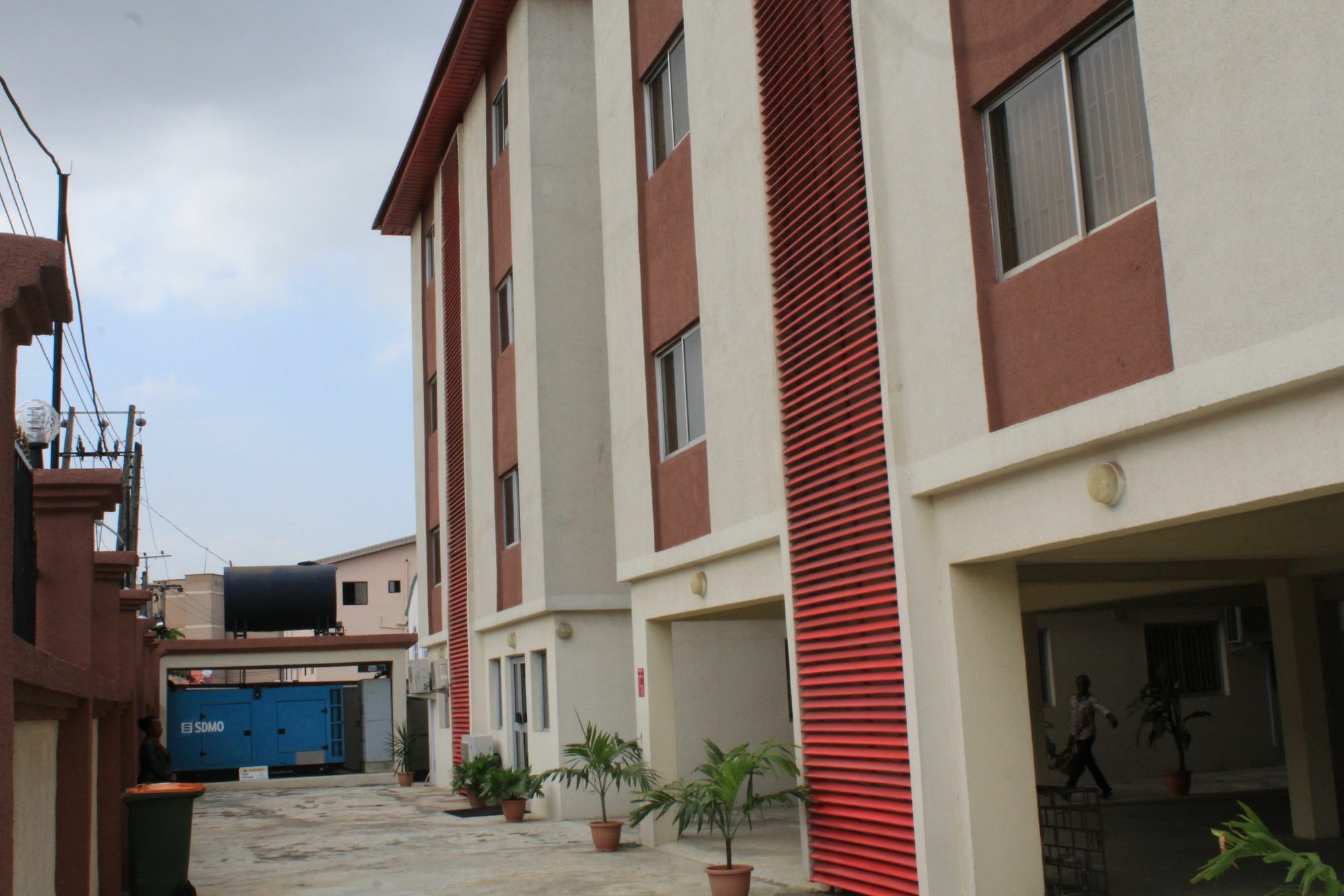 The Habitat Suites International Lagos Eksteriør bilde