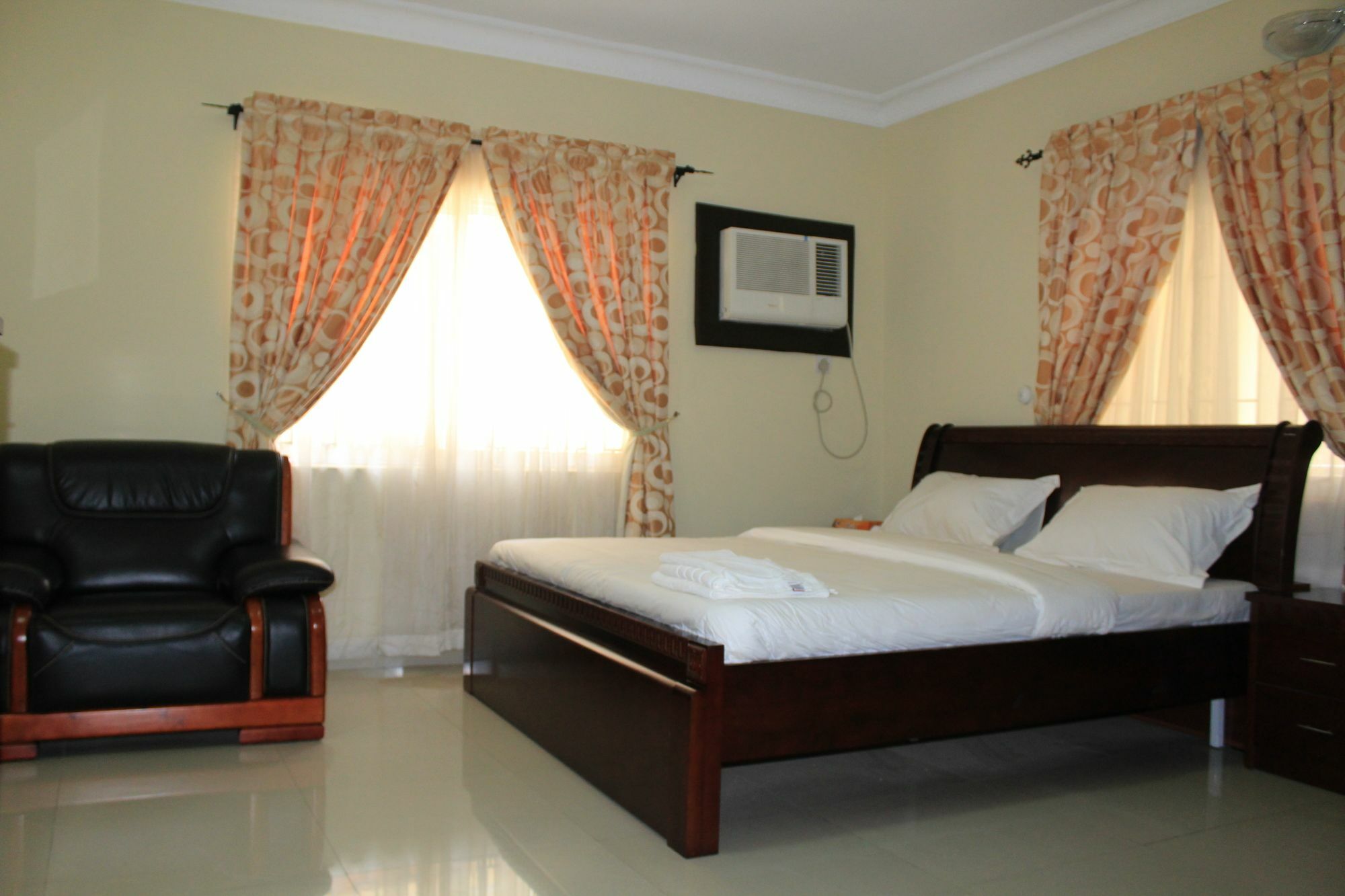 The Habitat Suites International Lagos Eksteriør bilde