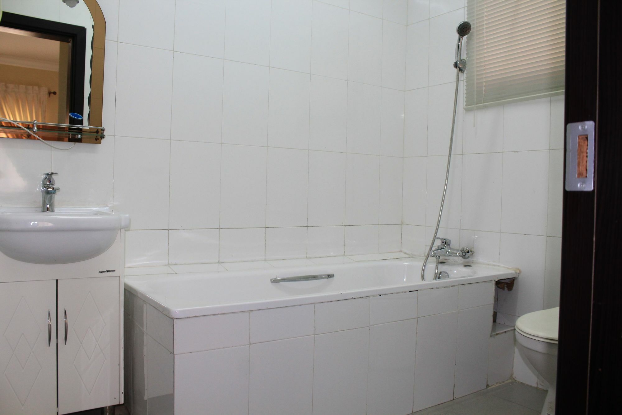 The Habitat Suites International Lagos Eksteriør bilde