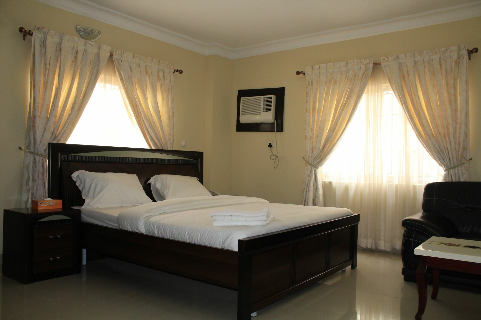 The Habitat Suites International Lagos Eksteriør bilde