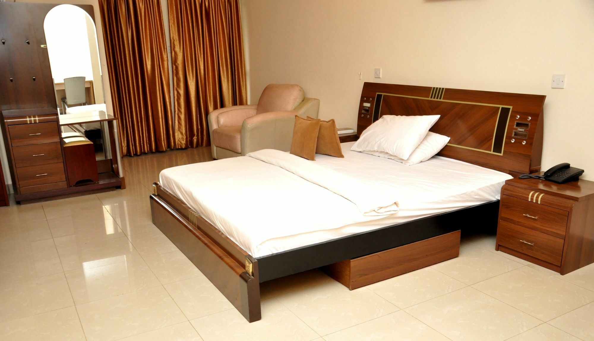 The Habitat Suites International Lagos Eksteriør bilde
